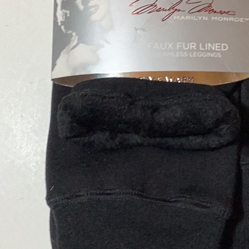 Marilyn Monroe L/XL Faux Fur Lined Seamless Leggings Black call out 2 tiny pulls - Picture 4 of 7